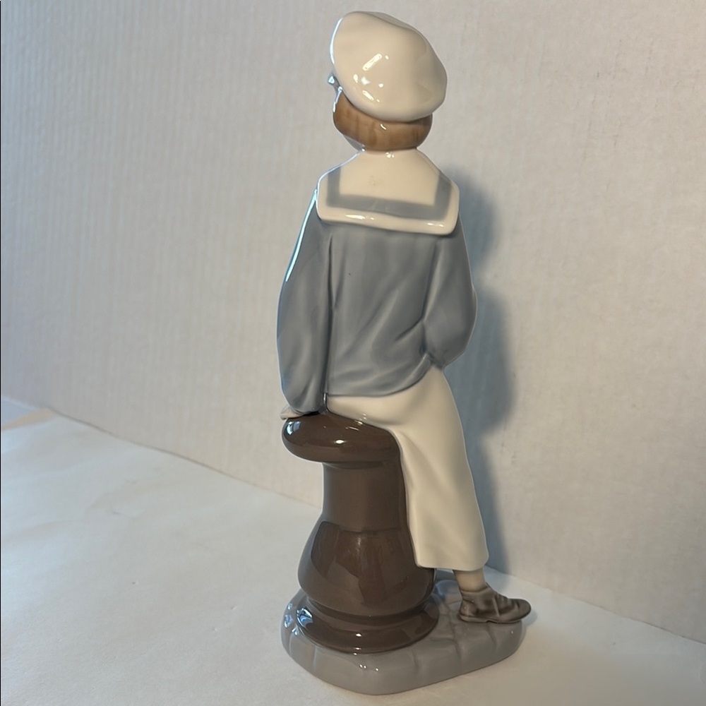 Lladro Sailor Boy with Yacht - Picture 2 of 6